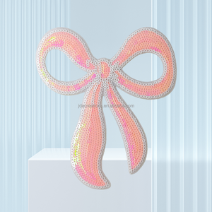 Patch brodé thermocollant en PVC rose avec nœud et sequins pour la décoration de vêtements - Product Image 1