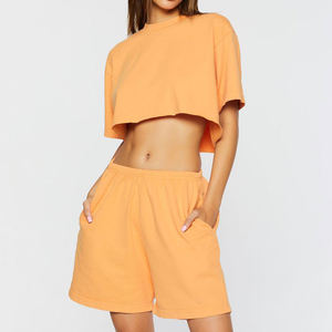 Conjunto de camisetas y pantalones cortos recortados de algodón con logotipo personalizado para mujer OEM, ropa cómoda de verano, conjunto de ropa deportiva de dos piezas, conjunto de pantalones cortos para mujer - Product Image 6