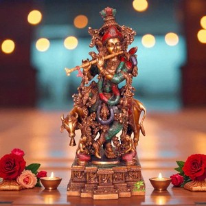 Exquisito ídolo de Lord Krishna de latón hecho a mano con flauta para la habitación tradicional del templo Puja del hogar y la decoración espiritual - Product Image 1