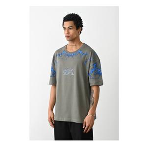 เสื้อยืดพิมพ์ลายโอเวอร์ไซส์สำหรับผู้ชายเสื้อผ้าแนวสตรีทผ้าคอตตอนถัก100% เป็นมิตรกับสิ่งแวดล้อมชุดออกกำลังกายตัวยาว - Product Image 2