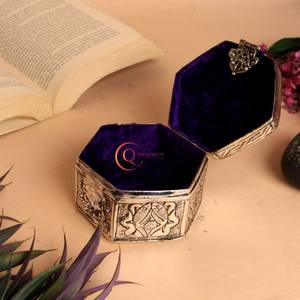 Boîte à bijoux faite à la main en laiton de style vintage Boîte de présentation de bijoux de forme hexagonale au design luxueux à bas prix - Product Image 5