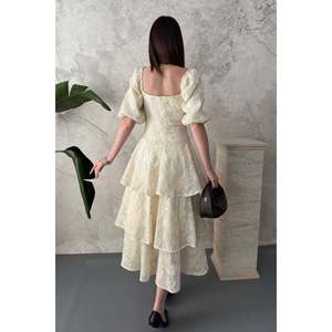 Vestido con volantes en capas color blanco roto - Ecru - Product Image 5