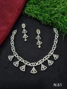 ENSEMBLE DE COLLIER DE MARIÉE EN DIAMANT AMÉRICAIN ET BOUCLES D'OREILLES CLASSIQUES ET DE HAUTE QUALITÉ ENSEMBLE DE BIJOUX DE MARIAGE POUR FEMMES DE STYLE CLASSIQUE - Product Image 4