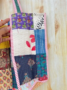 Sac fourre-tout en coton bohème fait main avec un design en patchwork matelassé, fermeture à glissière et poche intérieure - Sac de shopping élégant - Product Image 4