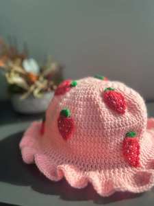 Chapeau Bob Unisexe Fait Main en Coton Laitier 100% avec Imprimé Fraise Adorable, Tissu de Haute Qualité, Style Fruité pour la Pêche et les Fêtes - Product Image 3