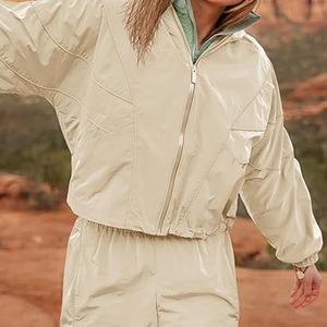 Conjunto corto de nailon de verano para mujer, hecho a medida, liso, manga larga, cortavientos, chándal de poliéster, conjunto corto de 2 piezas - Product Image 4