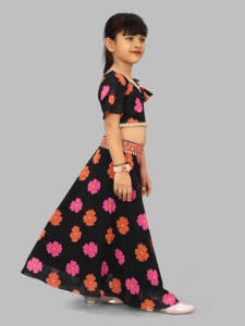 Shoryam Moda de Lujo Lehenga Choli Negro con Flores de Organza para Niñas |   Vestido Étnico Largo Hasta el Suelo, Diseño Contemporáneo, para Bodas y Fiestas - Product Image 3