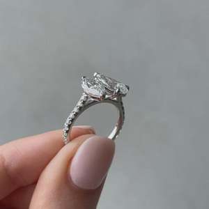 Anillo de Compromiso con Diamantes de Laboratorio de 2.80 Quilates, Corte Pera y Marquesa, Color EF, Claridad VS, Certificado IGI - Product Image 5