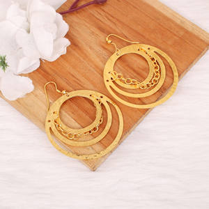 Pendientes colgantes de diseñador bohemios hechos a mano, Latón chapado en oro amarillo con cadena, joyería de moda para bodas y cumpleaños - Product Image 4