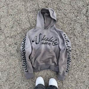 เสื้อฮู้ดดี้สไตล์สตรีทแวร์ ดีไซน์ทันสมัย คุณภาพดี แต่งคริสตัลวินเทจ ลุคหล่อ เท่ห์  ผ้าเฟรนช์เทอร์รี่  แบบฟaded - Product Image 6