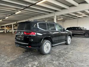 Toyota LC 300 VX V6 Bi-Turbo Diesel 4x4 Automatique Toit Ouvrant Sièges en Cuir Foncé 6 Places Euro VI SUV en Alliage d'Aluminium LE 2026 - Product Image 5