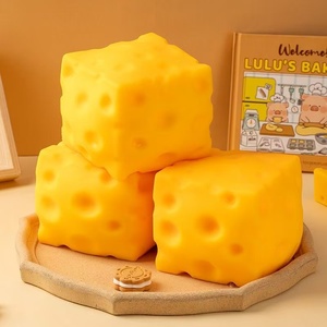 Juguete Blandito con Forma de Comida: Cuña de Queso Suizo Realista para Niños, Ideal para Regalos y Fiestas - Product Image 2