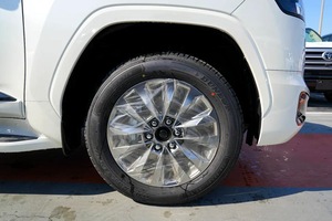 Nuovissimo Toyota Land Cruiser VXR SUV 2026, 399 CV, 7 Posti, Tetto Apribile, Specifiche GCC, Motore a Benzina 6 Cilindri, Trasmissione Automatica, Guida a Sinistra - Product Image 3