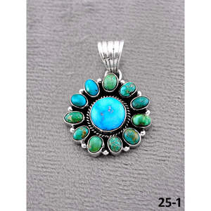 Pendentif Turquoise Fait Main du Sud-Ouest, Émeraude de la Vallée avec Sertissage à la Française en Argent Sterling, Breloques Taille Émeraude - Product Image 1