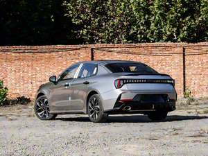 Lynk & Co 03 Berline Automatique Turbo R18 Nouveau Euro VI Essence/Essence Volant à Gauche Sièges Foncés - Product Image 6