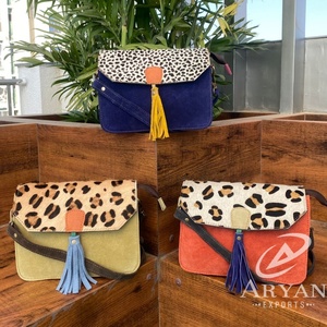 2024 fábrica nueva mujer Animal estampado de gamuza reciclada borla bandolera gran capacidad coloridos bolsos de hombro de cuero - Product Image 1