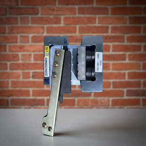 DK SAFETY 240DK Équipement de sécurité pour monte-charge en acier, Système de freinage de sécurité pour monte-charge, Dispositif de freinage progressif OEM, Pièces pour monte-charge de 600Kg à 2400Kg - Product Image 1