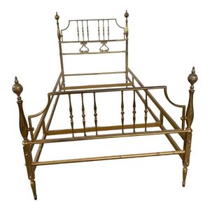 Elegante estructura de cama de latón que transforma los dormitorios en espacios lujosos, tranquilos y visualmente llamativos, con un atractivo de diseño de decoración de lujo. - Product Image 6