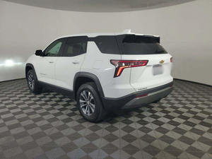 Equinox LT AWD SUV 2025 USADO, Asientos de Tela Oscuros, Volante a la Izquierda, Motor Turbo Automático Inteligente, Techo Panorámico, Visión Trasera 360° - Product Image 5