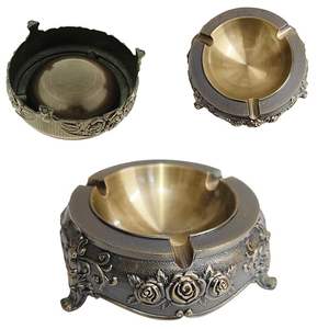 ที่เขี่ยบุหรี่ทองเหลืองคลาสสิก สำหรับการตกแต่งแบบดั้งเดิมและทันสมัย ที่เขี่ยบุหรี่ทองเหลืองขัดเงา ให้ผิวสัมผัสเรียบเนียนและเงางาม ผลิตด้วยงานฝีมือ - Product Image 4