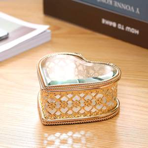 Nouvelle boîte à bijoux décorative en métal faite à la main de meilleure qualité avec verre antique pour la décoration de mariage - Product Image 5