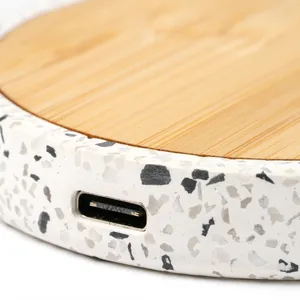 Base di Ricarica Wireless Glup Personalizzata in Materiale Riciclato per Dispositivi USB, Ideale per Promozioni - Product Image 2