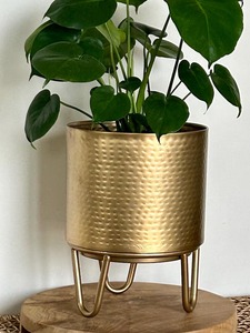 Jardinière à motif martelé en métal au design moderne pour la décoration intérieure de la maison et du jardin à un prix abordable - Product Image 2