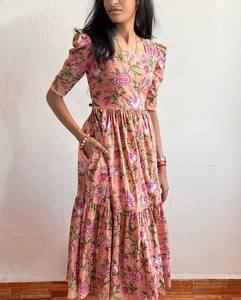 Hermoso vestido Maxi especial de verano con un estampado floral - Product Image 3