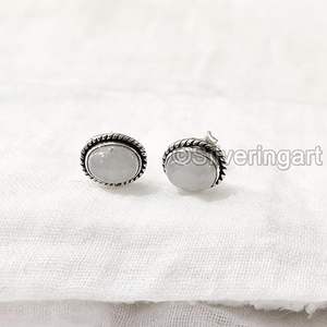 Boucles d'oreilles clous pour femmes, pierre de lune arc-en-ciel naturelle, cadeau de Noël, bijoux bohèmes faits à la main, boucles d'oreilles clous en argent sterling 925 - Product Image 1