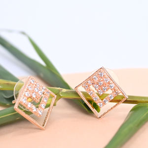 Nouvelle collection de boucles d'oreilles en diamant américain à la mode pour femmes bijoux plaqués rhodium pour les occasions de fête de mariage ou de cadeau - Product Image 4