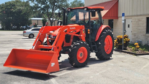 Tractor Agrícola Kubota M5-111HDC de 90HP Diésel con Tracción en las 4 Ruedas, Equipo Agrícola de Uso Pesado con Cargador Frontal y Opción de Cultivador - Product Image 2