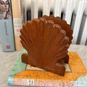 Porte-serviettes en bois avec détail sculpté artistique pour table à manger rustique événement de mariage ferme café - Product Image 1