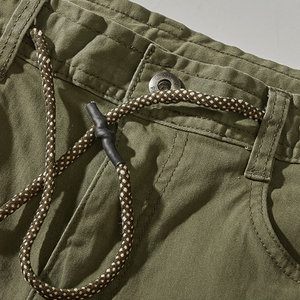 Bermudas holgadas con diseño de hojas de verano para hombre - Product Image 1