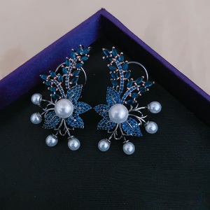 Belles boucles d'oreilles Zircon en laiton plaqué argent étincelles-bijoux cadeau tendance pour femmes et filles pour la fête - Product Image 4