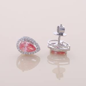 Boucles d'oreilles clous en or jaune, blanc et rose 14 carats avec diamant de laboratoire fantaisie taille poire 1,5 carat, design halo, plaqué rhodium, certifié IGI - Product Image 6