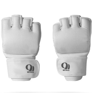 Service OEM Meilleur prix Gants de boxe MMA PU demi-doigt pour hommes Matériau durable fabriqué au Pakistan pour les arts martiaux et la boxe - Product Image 2