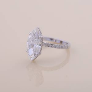 Anillo de compromiso y boda con diamante cultivado en laboratorio con corte marquesa certificado por IGI, halo oculto y banda pavé en oro blanco/rosa/amarillo de 14K - Product Image 2