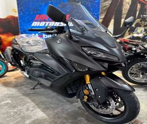 Original, neuf, modèle 2023 2024 T-MAX 560, livraison rapide. - Product Image 1