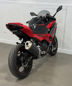 Motocicleta Deportiva NINJAs 500 ABS 2025, Nueva, con Motor Paralelo Bicilíndrico Refrigerado por Líquido, ABS, Alto Rendimiento, para Carreras y Calle - Product Image 6