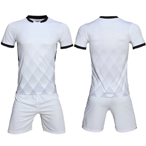 Ensemble de maillots de football respirants pour hommes, vêtements de football à ajustement rapide par sublimation avec logo personnalisé pour adultes, vente en gros - Product Image 1