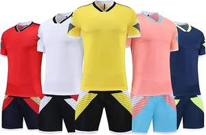 Maillot de football personnalisé en gros 100 % polyester, ensemble de vêtements de football uni, maillot de football d'entraînement à séchage rapide pour hommes - Product Image 4