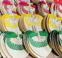 Abanicos de mano de bambú tradicionales con patrón intrincado, coloridos, abanicos de mano de Bambú - Product Image 5