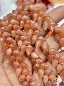 Piedra del Sol Roja Natural AAA, Facetada, en Forma de Lágrima, Taladrada, Hilo de 8 Pulgadas, Aprox. 6x9mm - Product Image 1