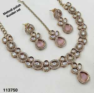 Diseño de flores impresionante hecho a mano Zirconia cúbica moda india gargantilla joyería collar con pendiente y Mangtika conjunto para mujer - Product Image 2