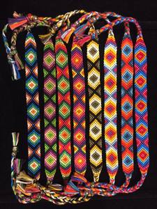 Pulseras tejidas hechas a mano ecológicas disponibles para pedidos de exportación a granel - Product Image 5