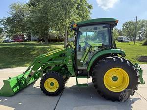 2022จอห์นน์4052R | รถไถมือสองในฟาร์มกวางจอห์น8400 R อุปกรณ์การเกษตรอุปกรณ์และเครื่องมือต่างๆเครื่องพ่นสารเคมีทางการเกษตร - Product Image 4