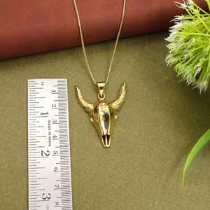 สร้อยคอจี้รูปหัวกะโหลกกระทิงทอง เครื่องประดับแฟชั่นสำหรับผู้ชาย |   สร้อยคอจี้ทองเหลืองสำหรับขายส่ง - Product Image 2