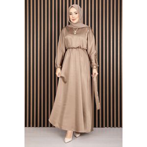 Robe Hijab en Satin de Vison avec Ceintures, Style Modeste et Taille Naturelle - Product Image 4