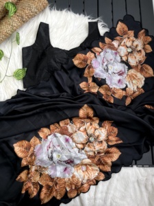 Sari numérique floral dans une incroyable couleur noire en soie-un look fabuleux - Product Image 3