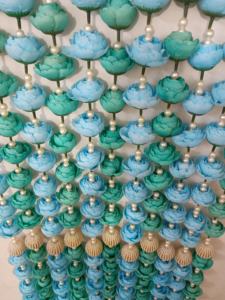 Guirnalda de Flores de Peonía Artificial Hecha a Mano con Borlas de Perlas para Bodas Indias y Decoración Festiva - Product Image 5